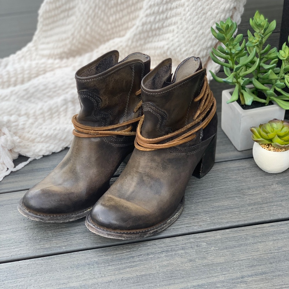 Freebird Casey Boot size 10 Olive